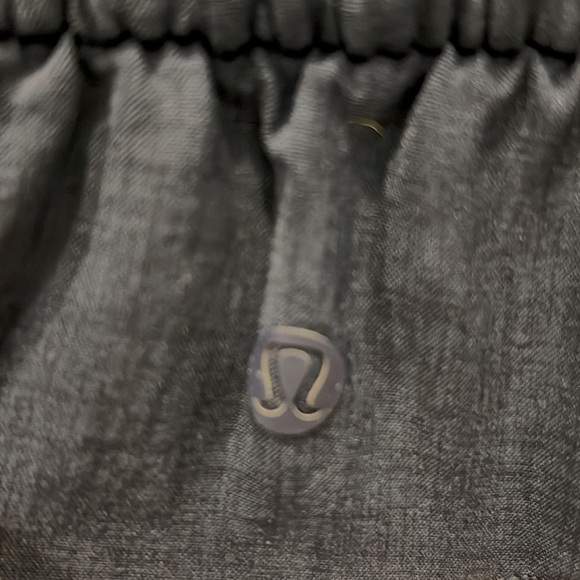 Lululemon flat front relaxed short 4" NWT - Picture 7 of 8